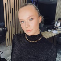 Angelina lahir di Voronezh, Rusia pada 18 Juli 2000. Dia mulai mencoba olahraga senam saat usia enam tahun setelah neneknya mengajaknya. Foto: Instagram