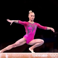 “Angelina Melnikova sangat cantik bahkan dia terlihat cantik saat meloncat,” kata netizen. “Angelina Melnikova insanely pretty,” tulis netizen lain. “Aku nonton Olimpiade, Wow ini Angelina Melnikova cantiknya,” tulis netizen lainnya. Foto: Getty Images/Laurence Griffiths