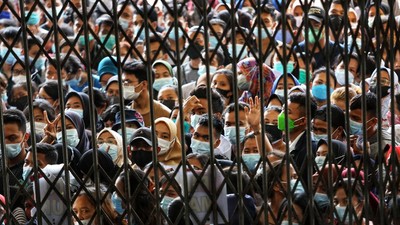 Antusias Warga Medan Rela Antre Dapat Vaksin
