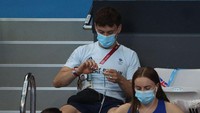 Merajut menjadi hobi Tom Daley selama pandemi. Maddie Meyer/Getty Images.