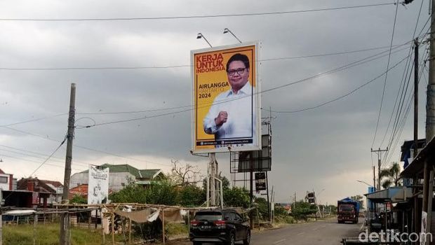 Baliho Airlangga Hartarto di Brebes, Jawa Tengah