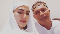 Bang Tigor menikah dengan Aisyah Sadiah saat awal Pandemi COVD-19 di Indonesia, tepatnya bulan Maret 2020. (Foto: dok. Instagram @bangtigor75)    