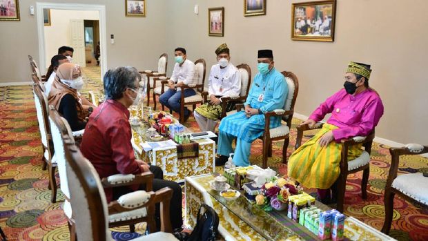 Dirut PT Pertamina Hulu Rokan (PHR) bertemu dengan Gubernur Riau bahas persiapan alih kelola Blok Rokan 9 Agustus 2021. (Doc PHR)