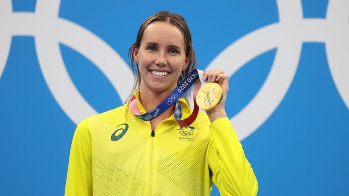 Emma McKeon TOKYO, JAPAN - AUGUST 02: Cate Campbell, Emma McKeon and Ariarne Titmus of Team Australia pose for a photo with their medals together after the Australian Swimming Medallist press conference on day ten of the Tokyo Olympic Games on August 02, 2021 in Tokyo, Japan. (Photo by James Chance/Getty Images)