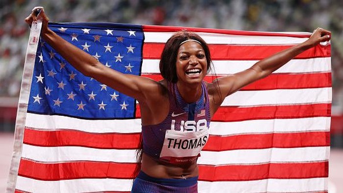 Gabby Thomas, Epidemolog AS yang Sukses Raih Perunggu Olimpiade TOKYO, JAPAN - AUGUST 03: Bronze medal winner Gabrielle Thomas celebrates after the Women's 200m Final on day eleven of the Tokyo 2020 Olympic Games at Olympic Stadium on August 03, 2021 in Tokyo, Japan. (Photo by Patrick Smith/Getty Images)