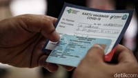 Perlu diketahui saat ini sejumlah pusat perbelanjaan di DKI Jakarta mengharuskan pengunjung untuk membawa sertifikat vaksin COVID-19.