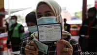 Salah satunya adalah para pedagang dan konsumen yang masuk ke wilayah ITC Cempaka Mas wajib sudah divaksin.