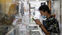 Selain itu pengunjung dan pedagang wajib menggunakan masker saat berada di dalam ITC.