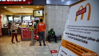 Untuk tempat makan seperti restoran dan food court masih dengan sistem take away yang artinya tidak boleh makan ditempat.