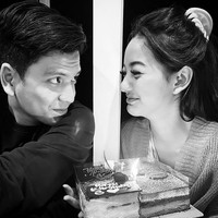 Inilah momen ulang tahun Glence, di mana Ricky memberikannya kue. semesta masih punya banyak cara untuk membuat bahagia, begitu tulis Glenca. Foto: dok. Instagram