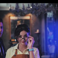 Cukup kamu , kamulah orangnya cuma bisa aku yang rasa nyamanku, begitu keterangan foto Rendi Jhon yang berpose dengan Glenca Chysara. Foto: dok. Instagram