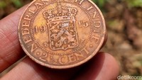 Sedangkan untuk nominalnya, ada koin yang bernilai 2 1/2 cent serta 1 cent, Tertera juga tahun pembuatan uang tersebut mulai dari paling tua yakni tahun 1837, kemudian tahun 1857, hingga yang paling muda yakni tahun 1915.