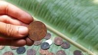 Kemudian saat terjadi peralihan masa penjajahan dari Belanda ke Jepang kemungkinan pemilik pabrik es tersebut sengaja mengubur hartanya di lokasi tersebut. Sayangnya mereka belum menemukan benda yang diduga sebagai tempat menyimpan koin tersebut.