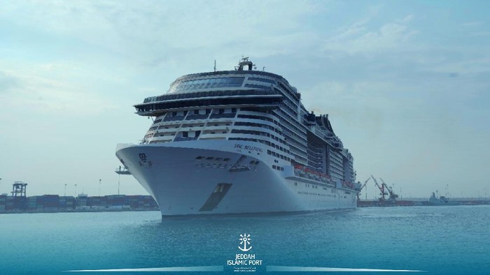 Ini Wujud Kapal Pesiar Super yang Berlayar Perdana dari Saudi Kapal pesiar super MSC Bellissima pertama kalinya berlayar dari Pelabuhan Islam Jeddah. Panjang kapal ini lebih dari 3 lapangan sepakbola.