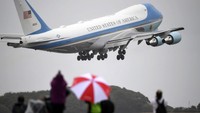 Dari sisi teknologi, pesawat Air Force One dirancang sangat aman untuk membawa sang presiden, terlebih generasi barunya nanti. Jeff J Mitchell/Getty Images.