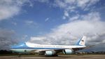 Intip Pesawat Kepresidenan AS yang Dicat Biru Sejak Era JFK