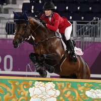 Sayang, ia gagal lolos ke babak final setelah Don Juan gagal melompati beberapa rintangan sehingga menyebabkan empat penalti. Namun, atlet berkuda yang menduduki rangking 15 dunia itu akan tampil lagi Jumat untuk nomor beregu. Secara keseluruhan aku cukup senang dan aku tak sabar untuk tampil lagi nanti, kata Jessica Springsteen. (Foto: AP/Carolyn Kaster)