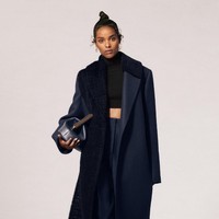 Inilah koleksi busana terbaru Fendi Resort 2022 karya desainer Kim Jones yang menggantikan Karl Lagerfeld. Foto: dok. Courtesy Fendi