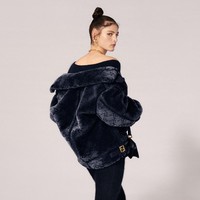 Inilah koleksi busana terbaru Fendi Resort 2022 karya desainer Kim Jones yang menggantikan Karl Lagerfeld. Foto: dok. Courtesy Fendi