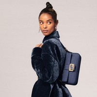 Inilah koleksi busana terbaru Fendi Resort 2022 karya desainer Kim Jones yang menggantikan Karl Lagerfeld. Foto: dok. Courtesy Fendi