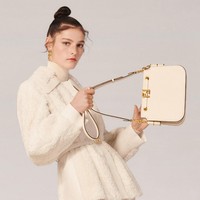 Inilah koleksi busana terbaru Fendi Resort 2022 karya desainer Kim Jones yang menggantikan Karl Lagerfeld. Foto: dok. Courtesy Fendi
