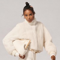 Inilah koleksi busana terbaru Fendi Resort 2022 karya desainer Kim Jones yang menggantikan Karl Lagerfeld. Foto: dok. Courtesy Fendi