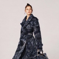 Inilah koleksi busana terbaru Fendi Resort 2022 karya desainer Kim Jones yang menggantikan Karl Lagerfeld. Foto: dok. Courtesy Fendi