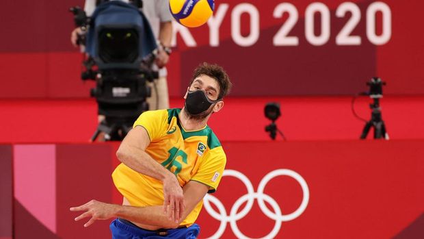 TOKYO, JAPAN - AUGUST 03: Lucas Saatkamp #16 of Team Brazil hits the ball against Team Japan during the Men's Quarterfinals volleyball on day eleven of the Tokyo 2020 Olympic Games at Ariake Arena on August 03, 2021 in Tokyo, Japan. (Photo by Toru Hanai/Getty Images)