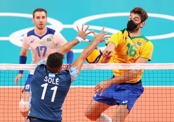 TOKYO, JAPAN - AUGUST 03: Lucas Saatkamp #16 of Team Brazil hits the ball against Team Japan during the Men's Quarterfinals volleyball on day eleven of the Tokyo 2020 Olympic Games at Ariake Arena on August 03, 2021 in Tokyo, Japan. (Photo by Toru Hanai/Getty Images)