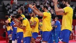 Aksi pemain voli asal Brasil curi perhatian di Olimpiade Tokyo 2020. Keputusan mengenakan masker adalah tentang melindungi keluarganya dari COVID-19.