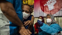 Ada juga pasien yang tengah kumat sehingga mengantisipasi jarum yang patah jika dilakukan secara paksa.
