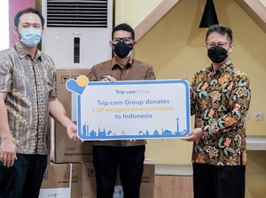 Sandiaga Serahkan Oksigen Konsentrator dari Agen Wisata Online ke Menkes