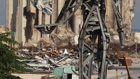Namun karya tersebut memunculkan kontroversi, ada dukungan dari beberapa orang tetapi itu memicu kemarahan di antara warga Lebanon lainnya yang percaya keadilan harus didahulukan sebelum peringatan dibuat. Getty Images/Marwan Tahtah  
