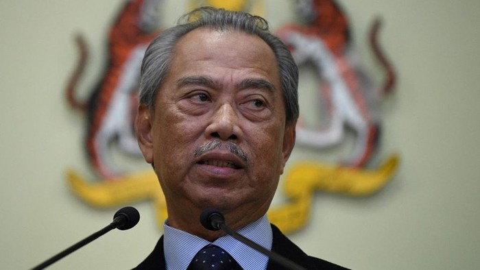 (FILES) In this file photo taken on March 9, 2020, Malaysias Prime Minister Muhyiddin Yassin unveils his new cabinet at the Prime Ministers Office in Putrajaya. - The biggest party in Malaysias ruling coalition said July 8, 2021 it was withdrawing support for the embattled prime minister and urged him to step down to make way for a new leader. (Photo by Mohd RASFAN / AFP)