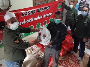 Bamusi PDIP Salurkan Ribuan Paket Bansos-Vitamin ke Warga Isoman