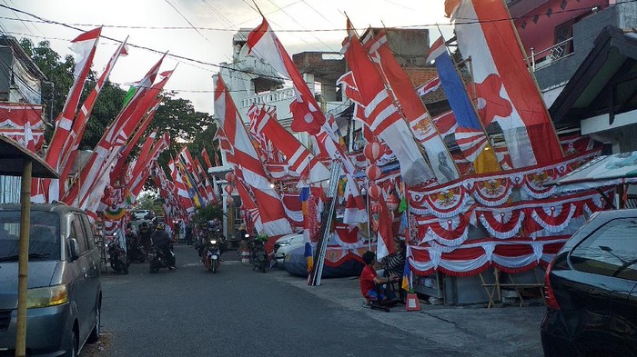 Penjualan Pernak-pernik Agustusan di Surabaya Tak Terpengaruh Perpanjangan PPKM Level 4