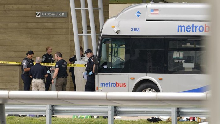 Police are looking at a scene and items are seen on the ground near a Metrobus outside the Pentagon Metro area, Tuesday, Aug. 3, 2021 at the Pentagon in Washington. A Pentagon police officer died after being stabbed Tuesday during a burst of violence at a transit station outside the building. Thats according to law enforcement officials. The Pentagon officer was stabbed and later died, according to officials who were not authorized to discuss the matter and spoke to The Associated Press on condition of anonymity. (AP Photo/Andrew Harnik)