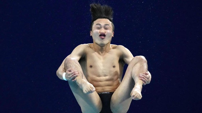 Ragam Ekspresi Atlet Loncat Indah Olimpiade Tokyo Loncat indah merupakan salah stu cabor yang dipertandingkan di Olimpiade Tokyo 2020. Begini ekspresi para atlet saat melakukan loncatan dengan nilai terbaik.