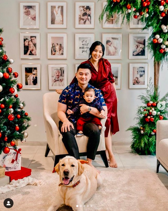 Bagi Chef Arnold Poernomo, kenyamanan menjadi prioritas untuk hunian yang ditempatinya bersama sang istri Tifanny Soesanto dan buah hati mereka, Arthur. Terlihat dari pemilihan interiornya yang modern tapi terasa homey. (Foto: Instagram/@tifannysoesanto)