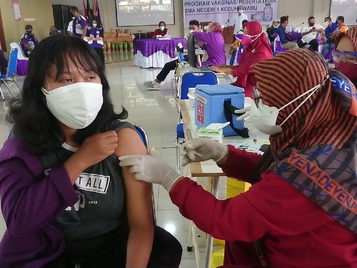 Seribu Pelajar SMA/SMK Tulungagung Jalani Vaksinasi COVID-19