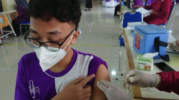 Seribu Pelajar SMA/SMK Tulungagung Jalani Vaksinasi COVID-19