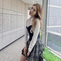 Somi mengungkap tinggi dan berat badannya melalui akun Instagram pada Sabtu (24/7/2021). Namun, eks personel I.O.I itu membuat penggemar khawatir karena diduga melakukan diet terlalu ekstrim. Foto: dok Instagram somsomi0309