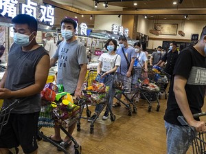 Warga Panik Buying Bikin Supermarket Kosong, Ada Apa dengan China?