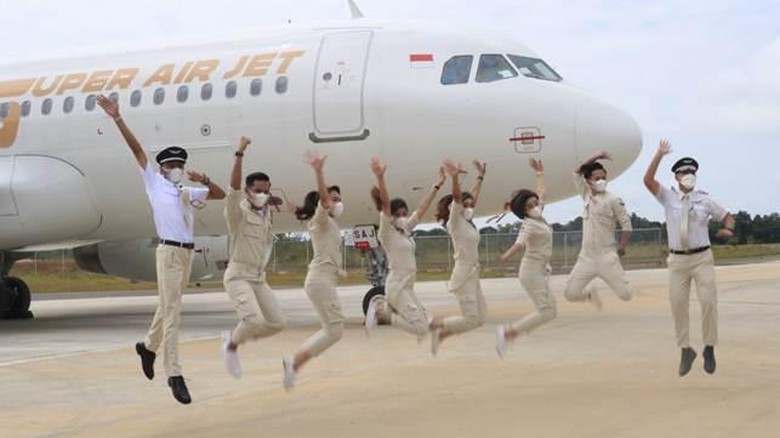 Super Air Jet Super crew Super Air Jet.