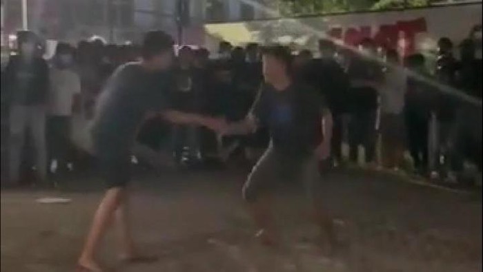 Tarung bebas di Makassar yang viral (Screenshot video viral)