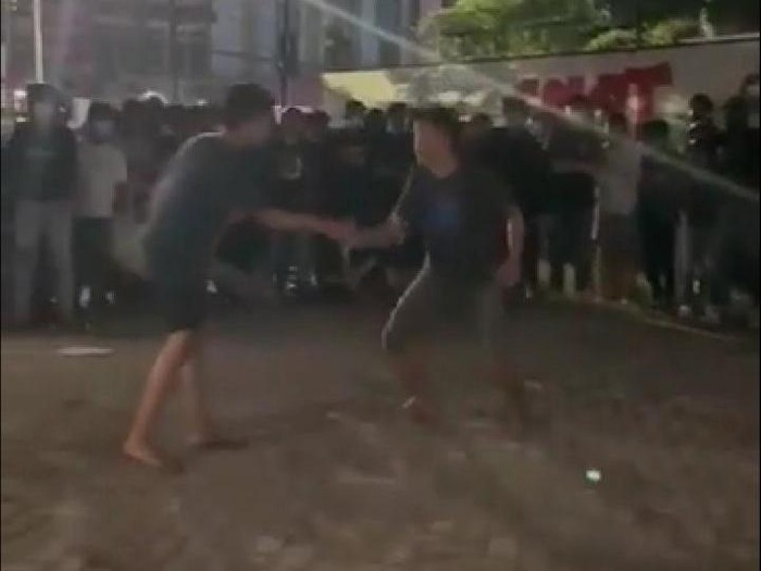 Tarung bebas di Makassar yang viral (Screenshot video viral)