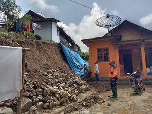 Curah Hujan Tinggi di Trenggalek Sebabkan Longsor di Dua Titik
