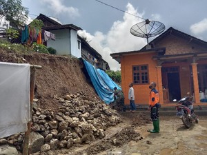 Curah Hujan Tinggi di Trenggalek Sebabkan Longsor di Dua Titik