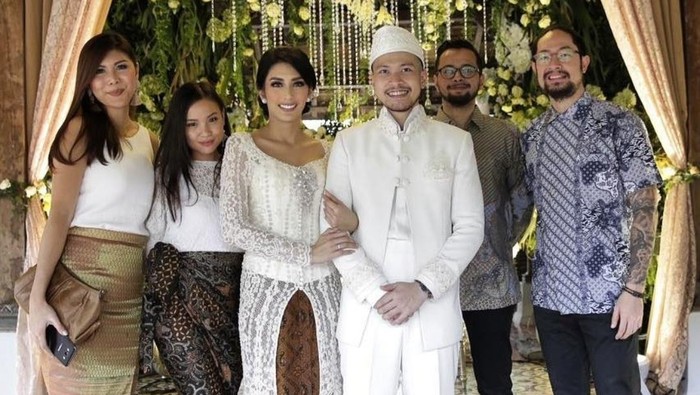 Tyas Mirasih dan Raiden Soedjono