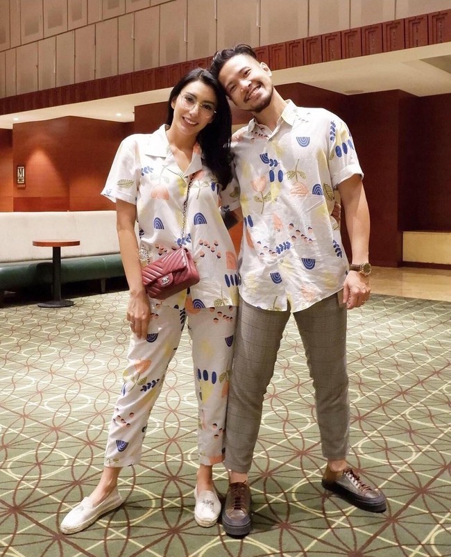 Di awal-awal pernikahan, keduanya kerap menampilkan kebersamaan dan kemesraan mereka di media sosial.  Foto: Instagram/ @tyasmirasih, @radsoe